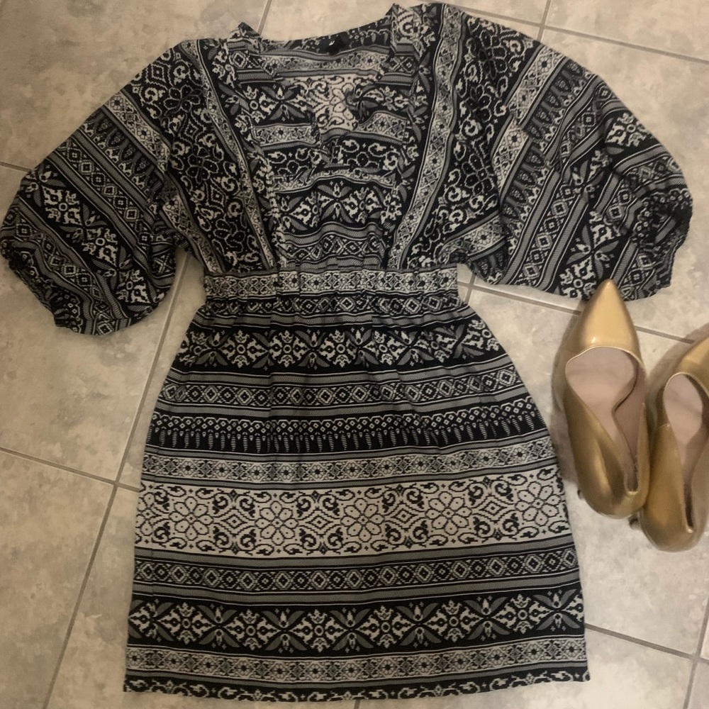 🚨🚨price drop🚨🚨Black and white patterned to